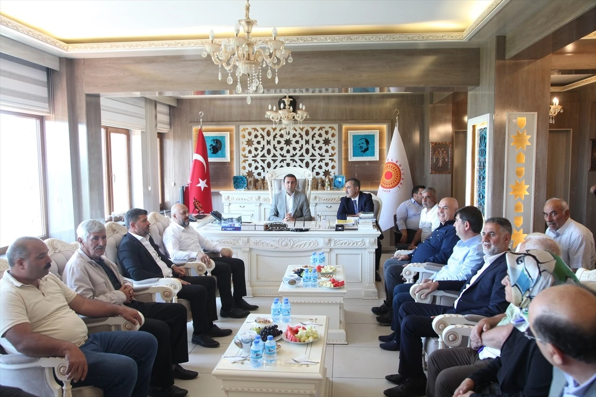 AK Parti Bitlis Milletvekili Turan Bedirhanoğlu Ahlat’ta ziyaretlerde bulundu