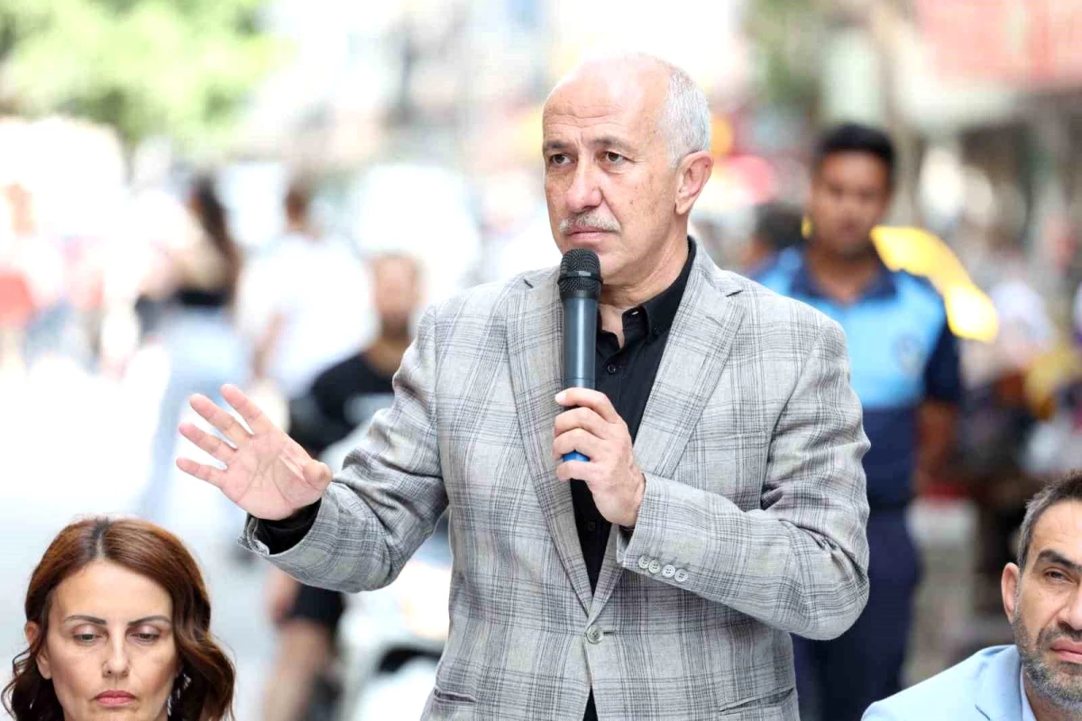 Akdeniz Belediye Lideri Mustafa Gültak, Zafer Çarşısı esnafıyla bir ortaya geldi