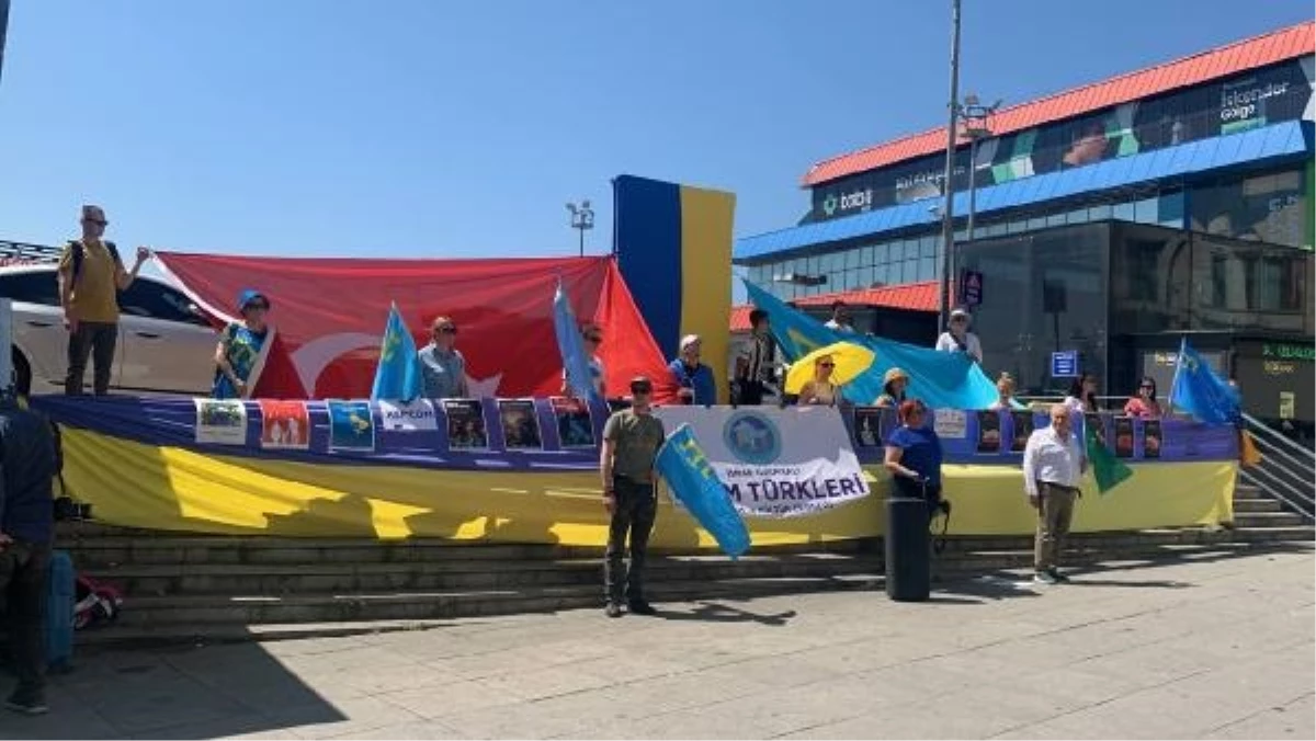 Beyoğlu’nda ‘Kırım’ın Bayrak Günü’ kutlamalarında Rusya protesto edildi
