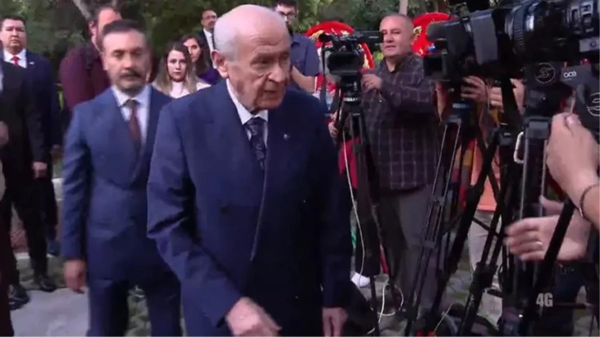 Devlet Bahçeli, Alparslan Türkeş’in mezarını ziyaret etti