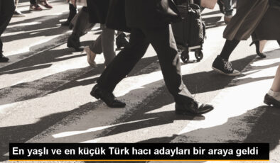 Diyanet İşleri Lideri Ali Erbaş, en yaşlı ve en küçük Türk hacı adaylarıyla buluştu