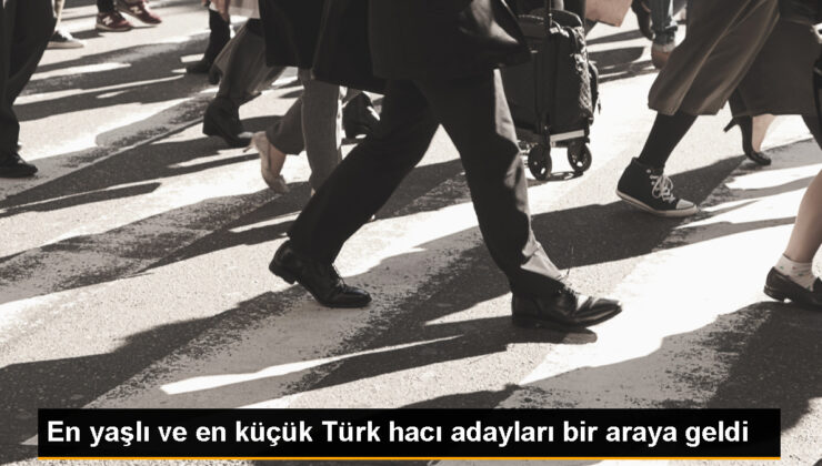 Diyanet İşleri Lideri Ali Erbaş, en yaşlı ve en küçük Türk hacı adaylarıyla buluştu
