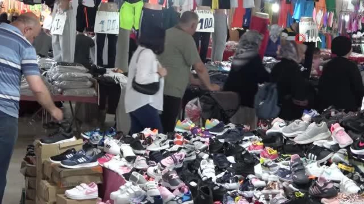 Kütahya’da Kurban Bayramı kıyafet pazarı vatandaşların ilgisini çekiyor