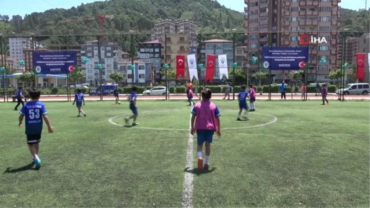 Mahalle Muhtarları Minik Futbolcuların Teknik Yöneticiliğini Yaptı