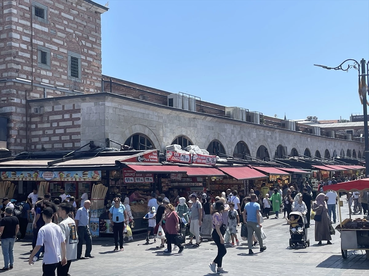 Mısır Çarşısı’nda Kurban Bayramı alışverişi yoğunluğu