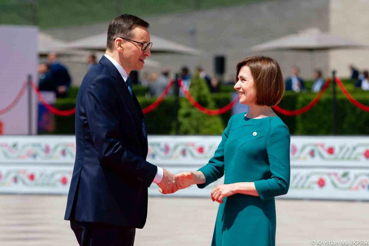 Polonya Başbakanı AB ve NATO ortasında yakın işbirliği daveti yaptı