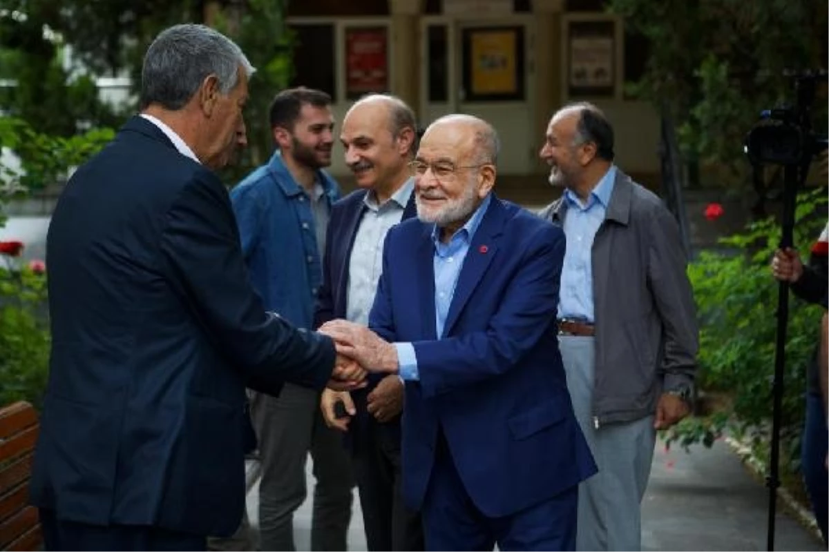 Saadet Partisi Genel Lideri Temel Karamollaoğlu Bayram Namazını Kıldı