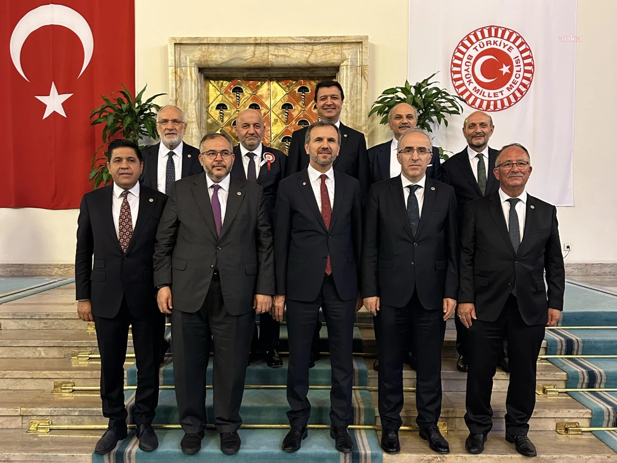 Saadet Partisi Genel Lideri Temel Karamollaoğlu, Meclis’e giren milletvekillerine muvaffakiyetler diledi