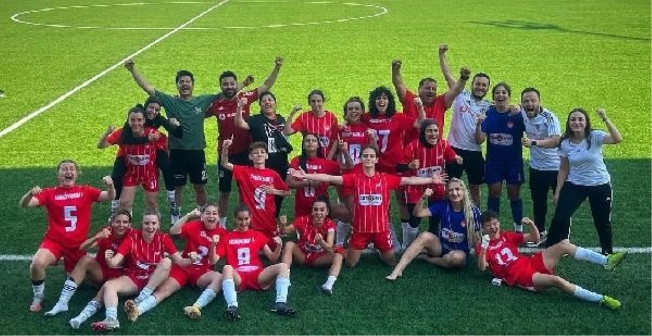 TFF Bayanlar 3. Futbol Ligi play-off yarı final maçında hakem penaltıları yanlış saydı