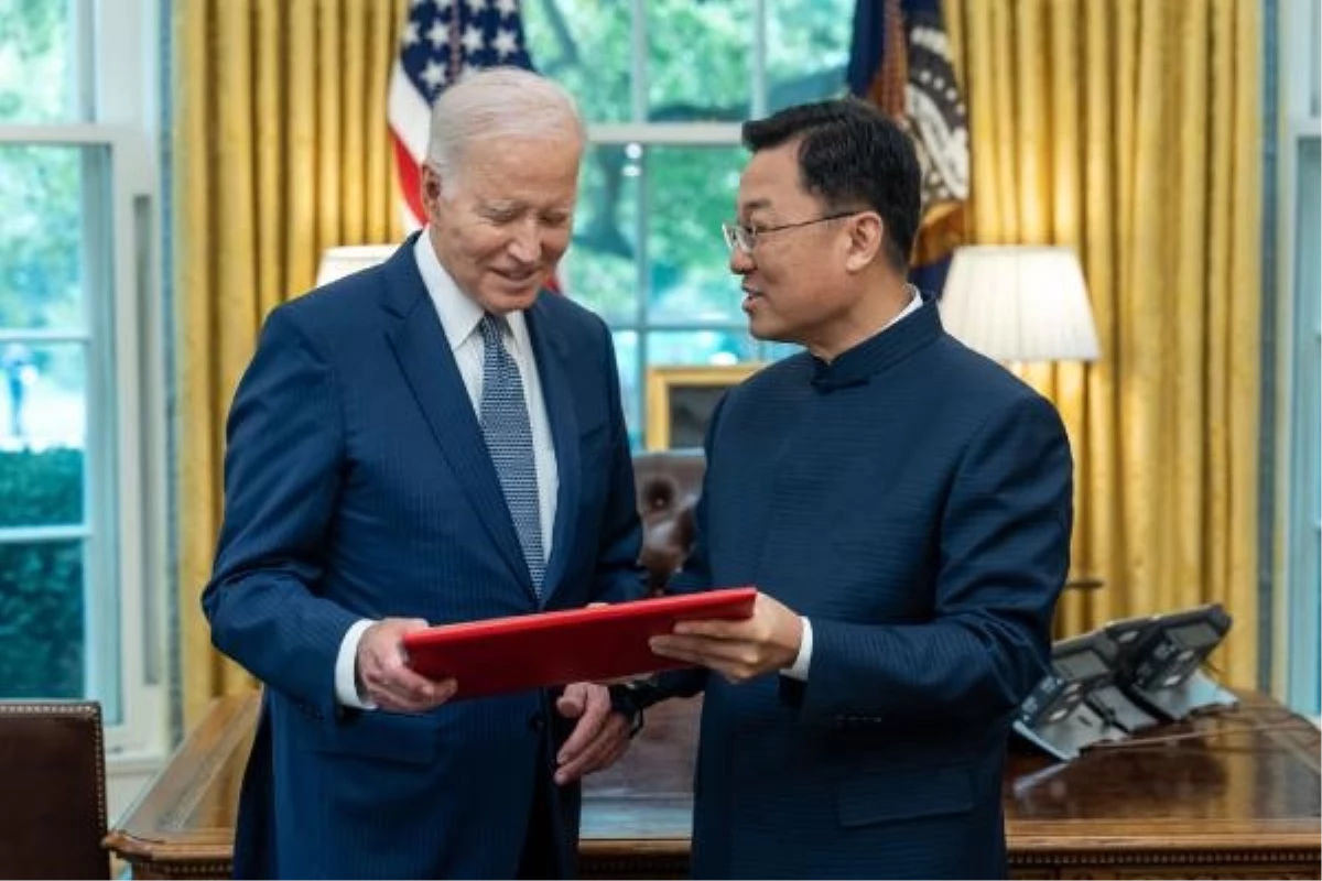 Çin’in Washington Büyükelçisi Joe Biden’a inanç mektubunu sundu