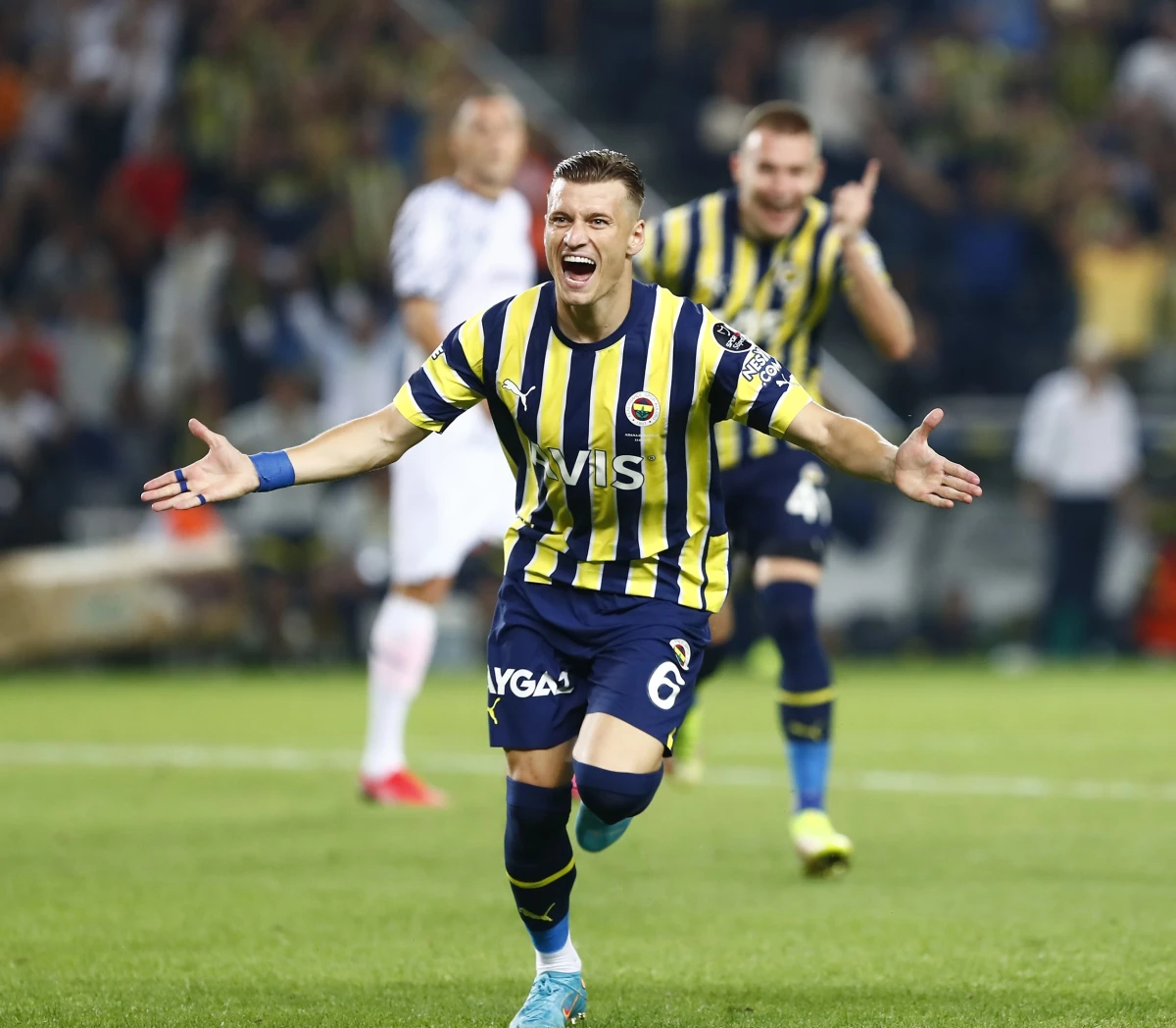 Ezgjan Alioski Fenerbahçe’ye veda etti