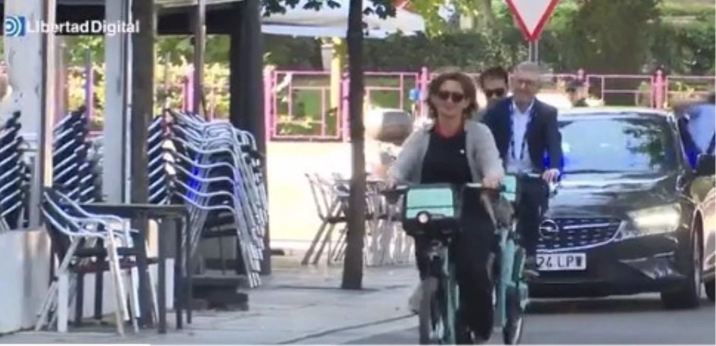 İspanya Bakanı Teresa Ribera, İklim Doruğu’na bisikletle katıldı