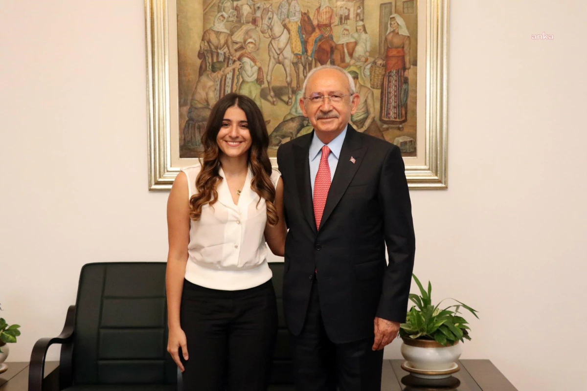 Kılıçdaroğlu, ABD’deki Başarılı Öğrenci Lara Özkan’ı Ziyaret Etti