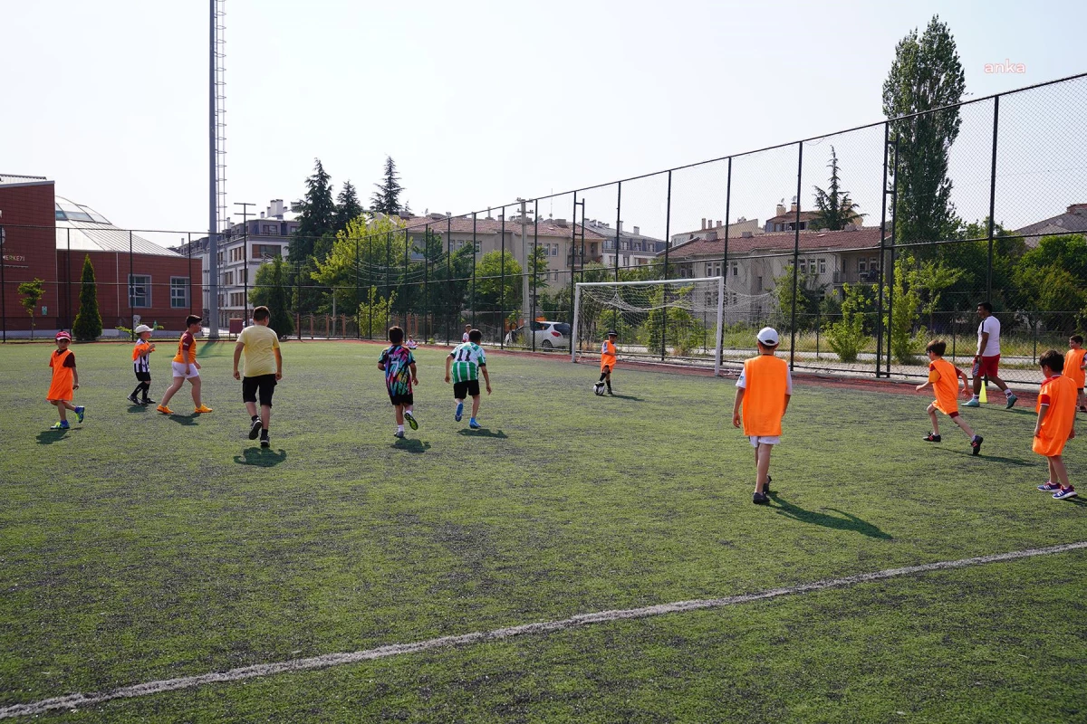 Tepebaşı Belediyesi Futbol Yaz Okulu Başladı