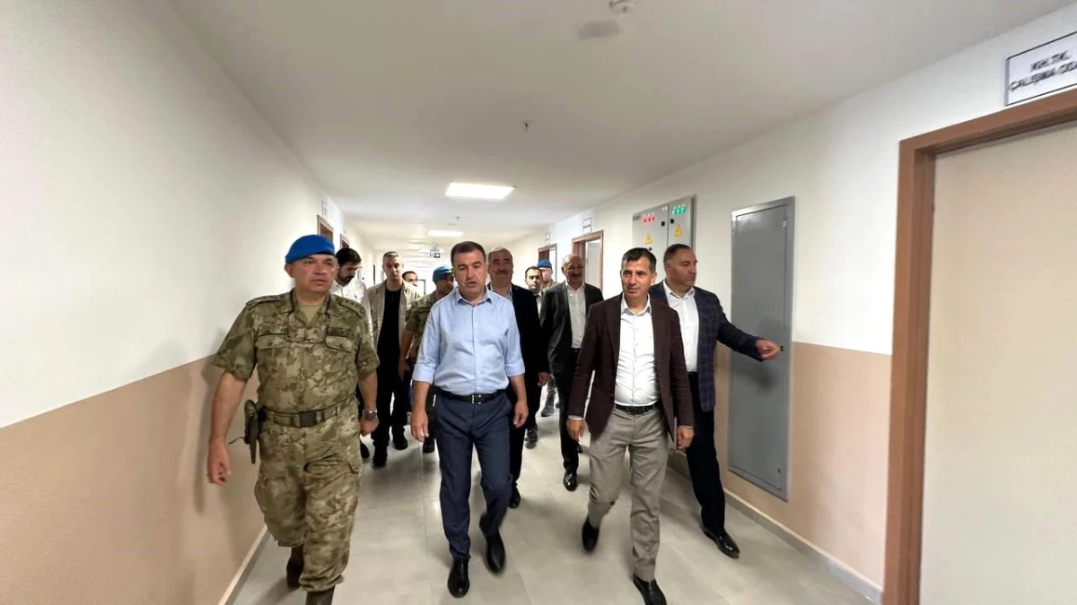 Bayburt Valisi Mustafa Eldivan, Arpalı Beldesi’nde yatırım alanlarını dolaştı, esnafları ziyaret etti
