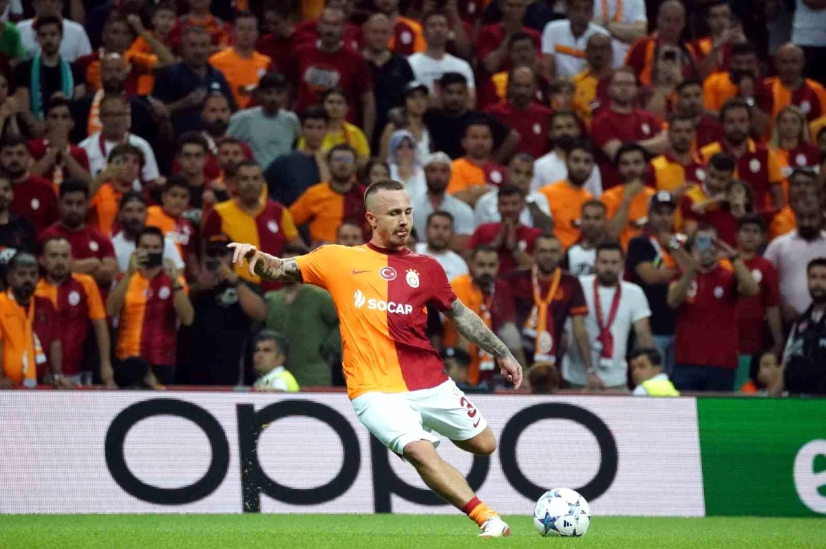 Galatasaray’ın İspanyol sol beki Angelino, Molde maçında attığı golle birinci gol sevincini yaşadı