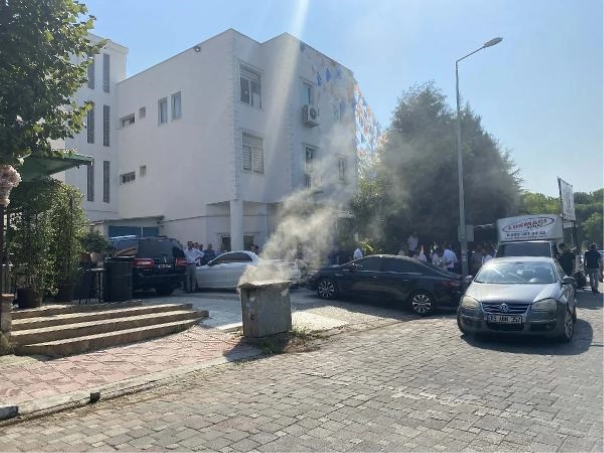Manisa’da AK Parti Vilayet Binasının Önündeki Elektrik Trafosunda Yangın Çıktı