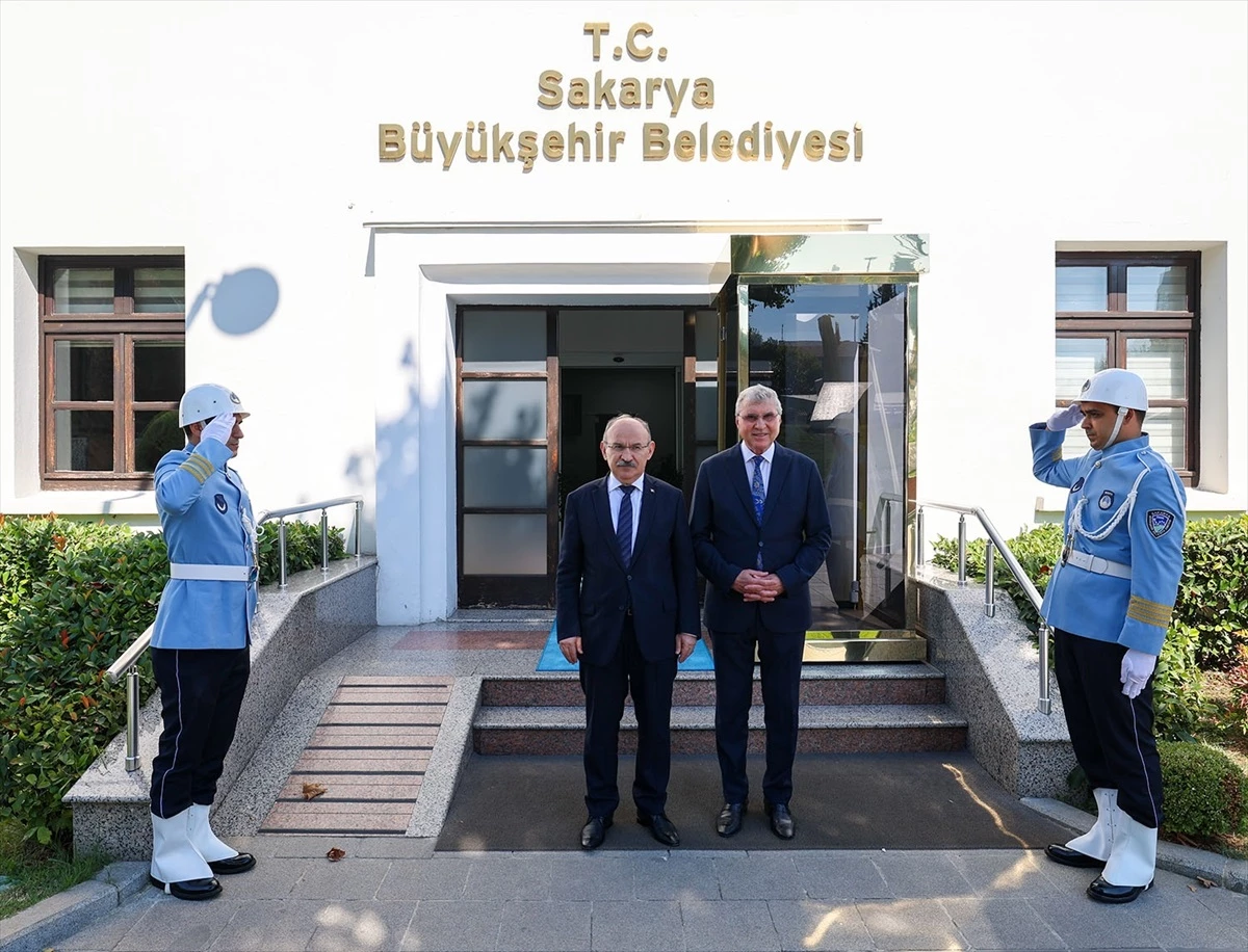 Sakarya Valisi Yaşar Karadeniz, Büyükşehir Belediye Lideri Ekrem Şanlı’yı ziyaret etti