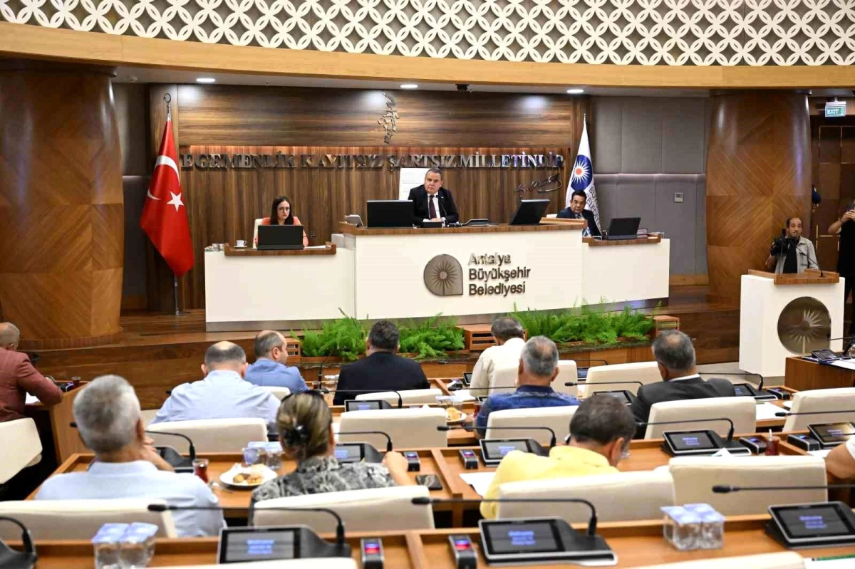 Antalya Büyükşehir Belediyesi, Üniversite Öğrencilerine Eğitim Dayanağı ve Stadyumun İsmi Değiştirildi