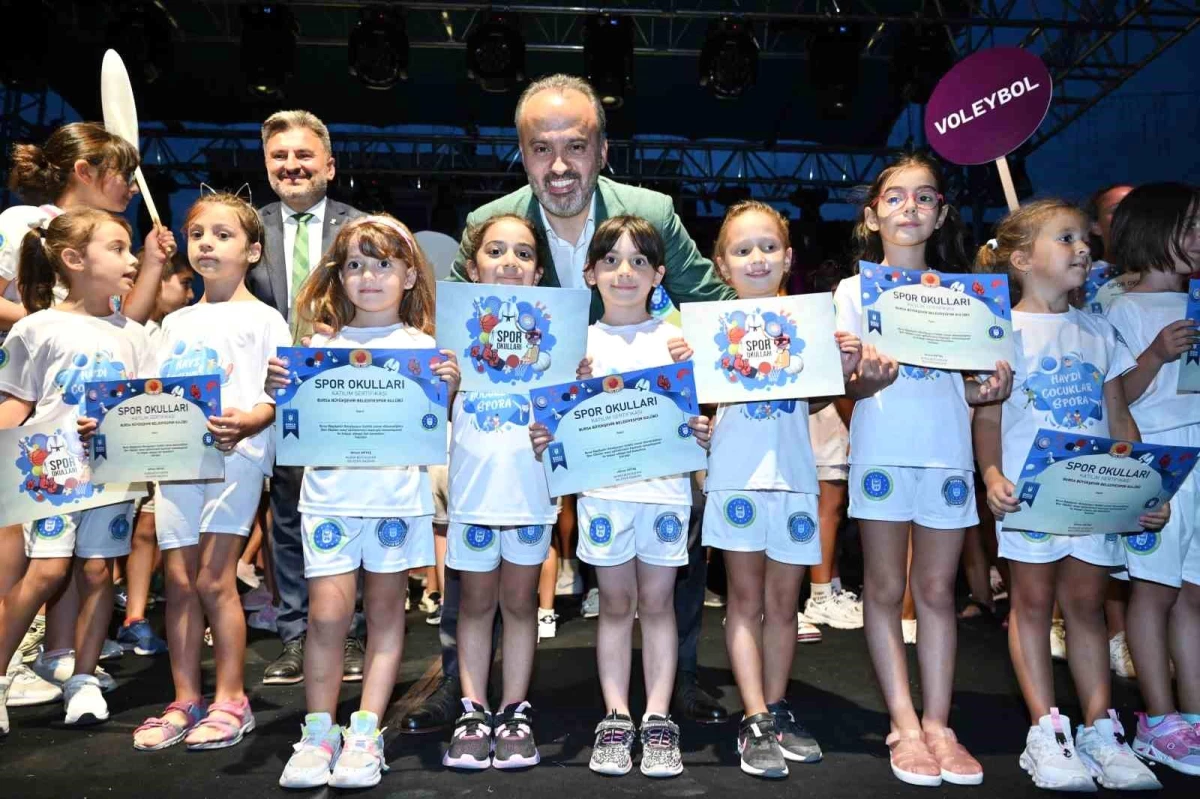Bursa Büyükşehir Belediyesi Yaz Spor Okulları Sertifika Merasimiyle Son Buldu
