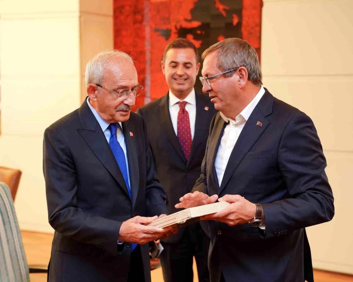 CHP Genel Lideri Kemal Kılıçdaroğlu, Ayvalık Belediye Lideri Mesut Ergin ile bir ortaya geldi