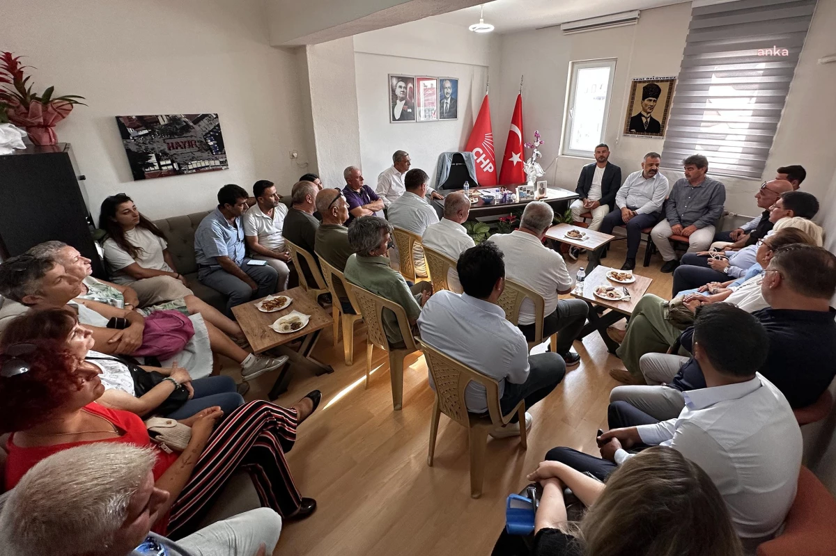 CHP İzmir Vilayet Lideri Şenol Aslanoğlu ve vilayet lider yardımcıları Foça İlçe Lideri Esen Çeşmeci’yi ziyaret etti