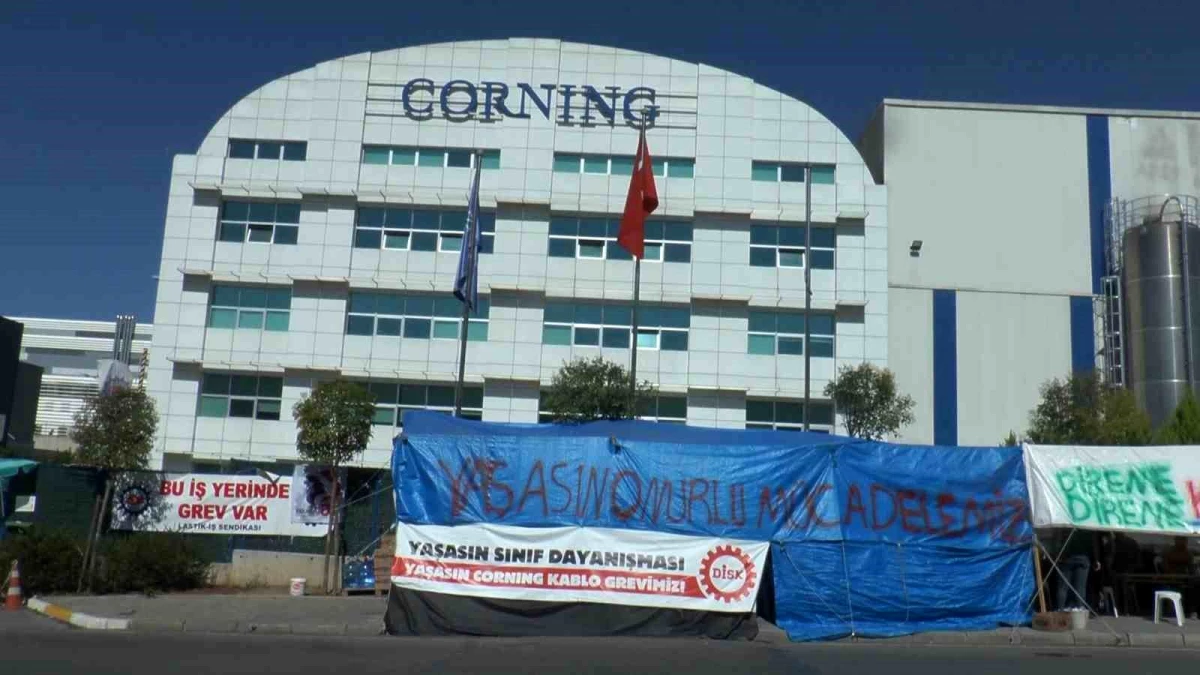 Corning Fabrikası Çalışanları 65 Gündür Grevde