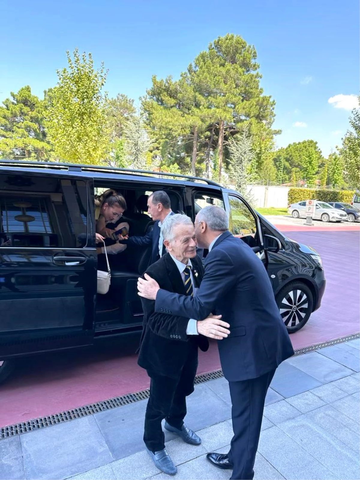 Cumhurbaşkanı Başdanışmanı Yalçın Topçu, Kırım Tatarlarını Kabul Etti