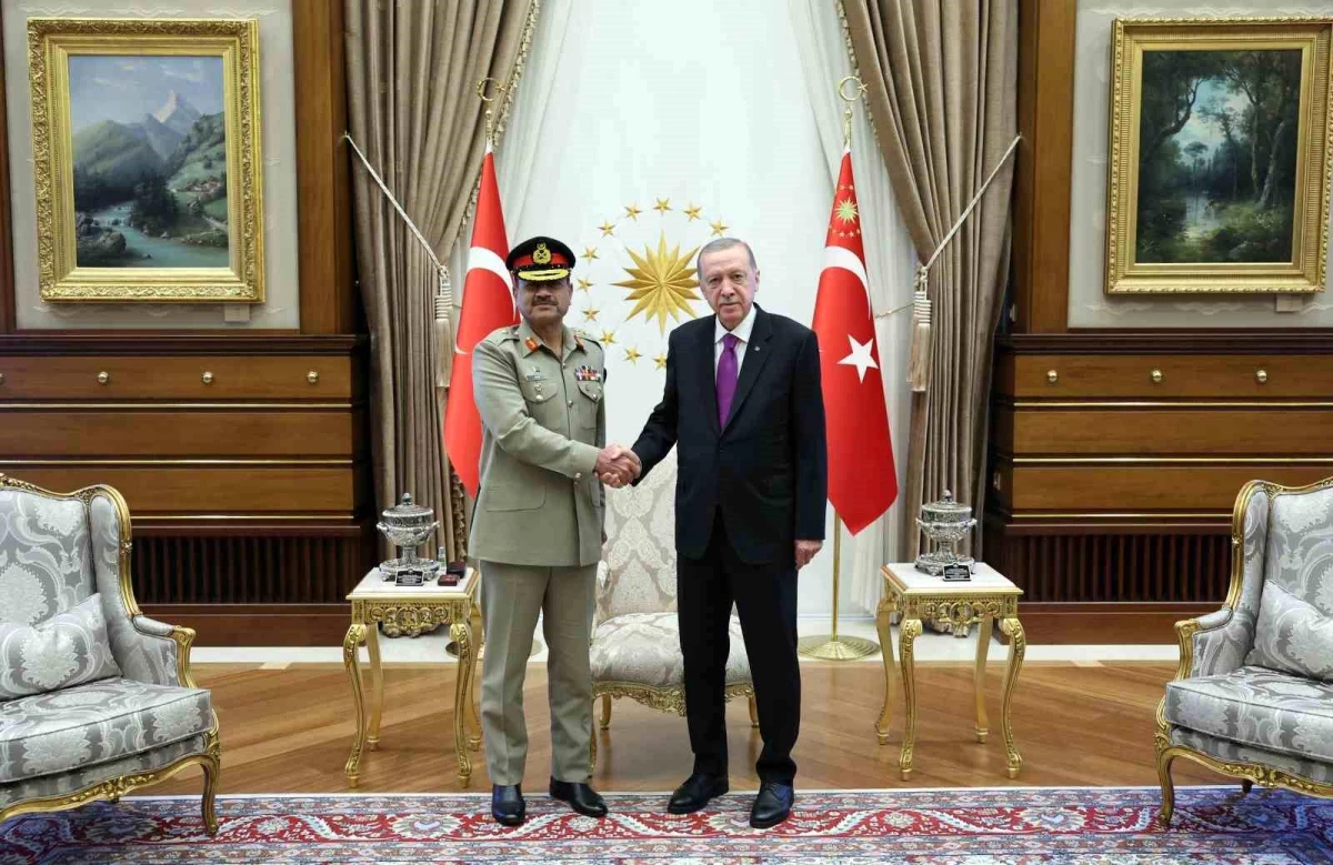 Cumhurbaşkanı Erdoğan, Pakistan Kara Kuvvetleri Kumandanı Syed Asım Munir’i kabul etti.