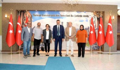 Doğu Anadolu Gazeteciler Cemiyeti Lideri Vali Mustafa Çiftçi’yi ziyaret etti