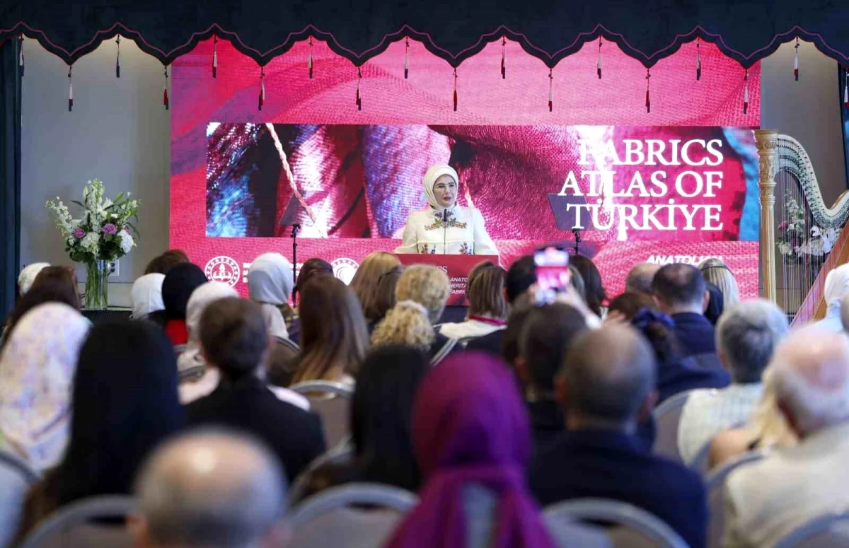 Emine Erdoğan, Türkevi’ndeki stantta Anadolu dokumasını first lady’lere tanıttı