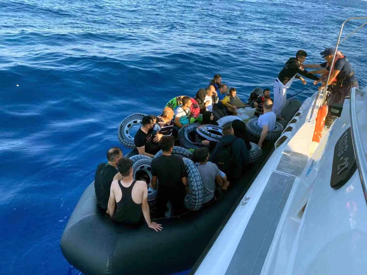Fethiye açıklarında yakalanan 29 sistemsiz göçmen