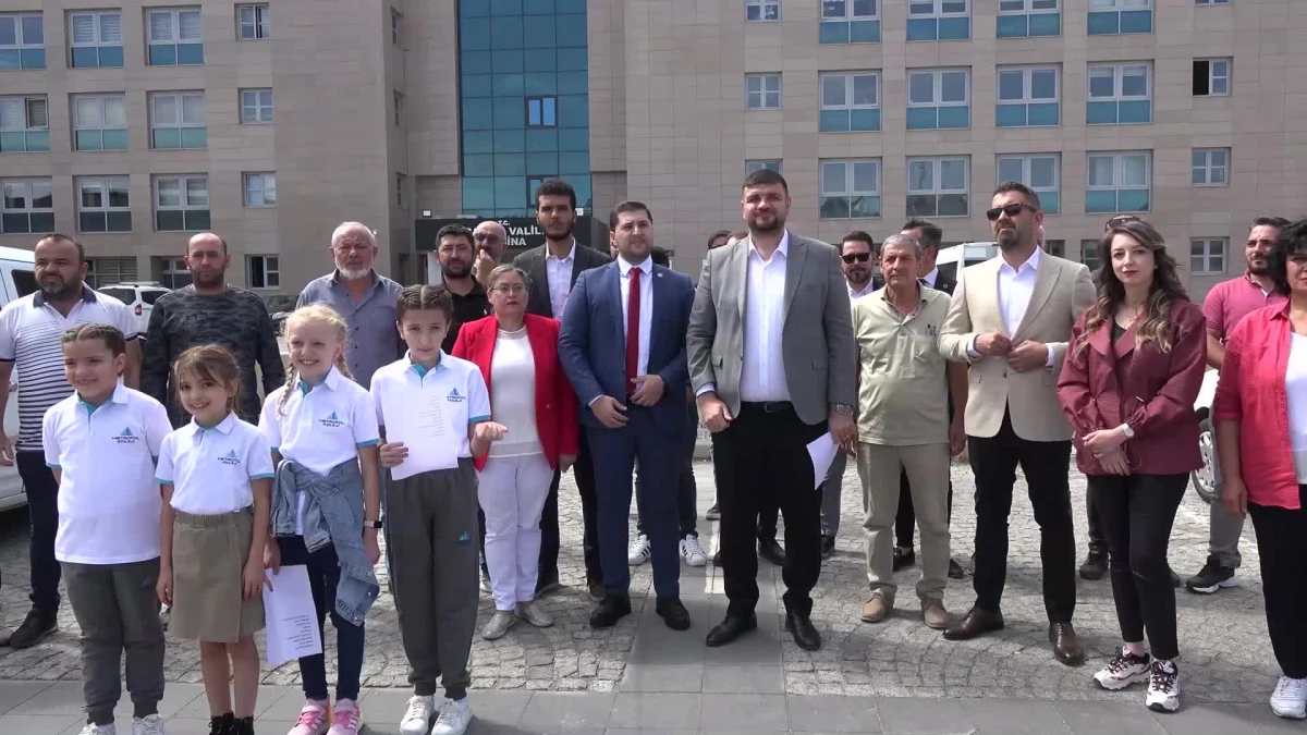 GÜZEL Parti Aksaray Teşkilatı, Ulusal Eğitim Vilayet Müdürlüğü önünde açıklama yaptı
