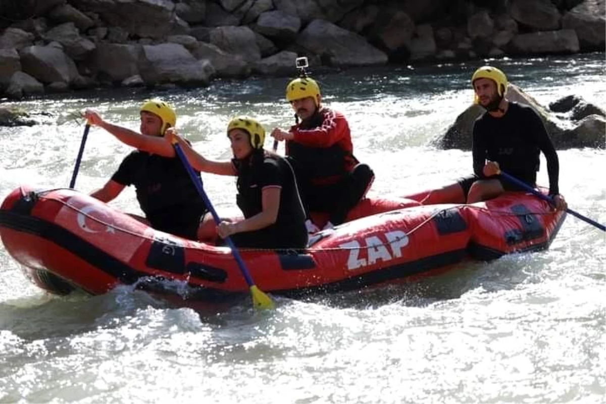 Hakkari Çukurca’da Zap Irmağı üzerinde rafting heyecanı