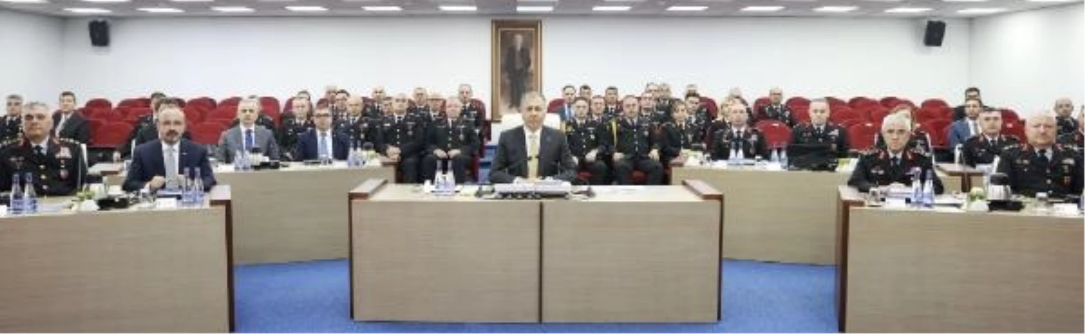İçişleri Bakanı Ali Yerlikaya, Güvenlik Kıymetlendirme Toplantısı Gerçekleştirdi