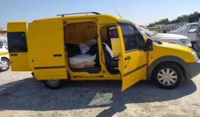 İncirliova’da dur ihtarına uymayan araçta 13 kaçak göçmen yakalandı