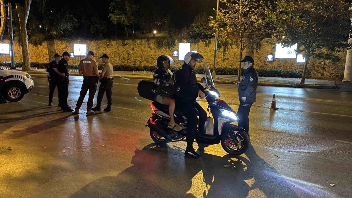 İstanbul’da Motosikletli Şoförlere Kontrol Yapıldı