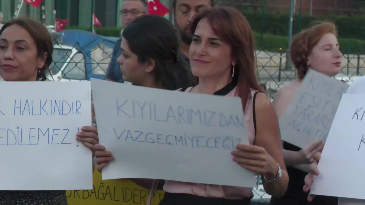 Kadıköy’de Su Eserleri Kooperatifi’nin çit yükseltmesi protesto edildi