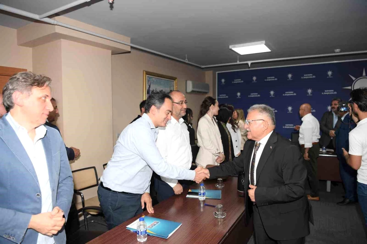 Kayseri Büyükşehir Belediye Lideri Yeni İdare Heyetini Tebrik Etti