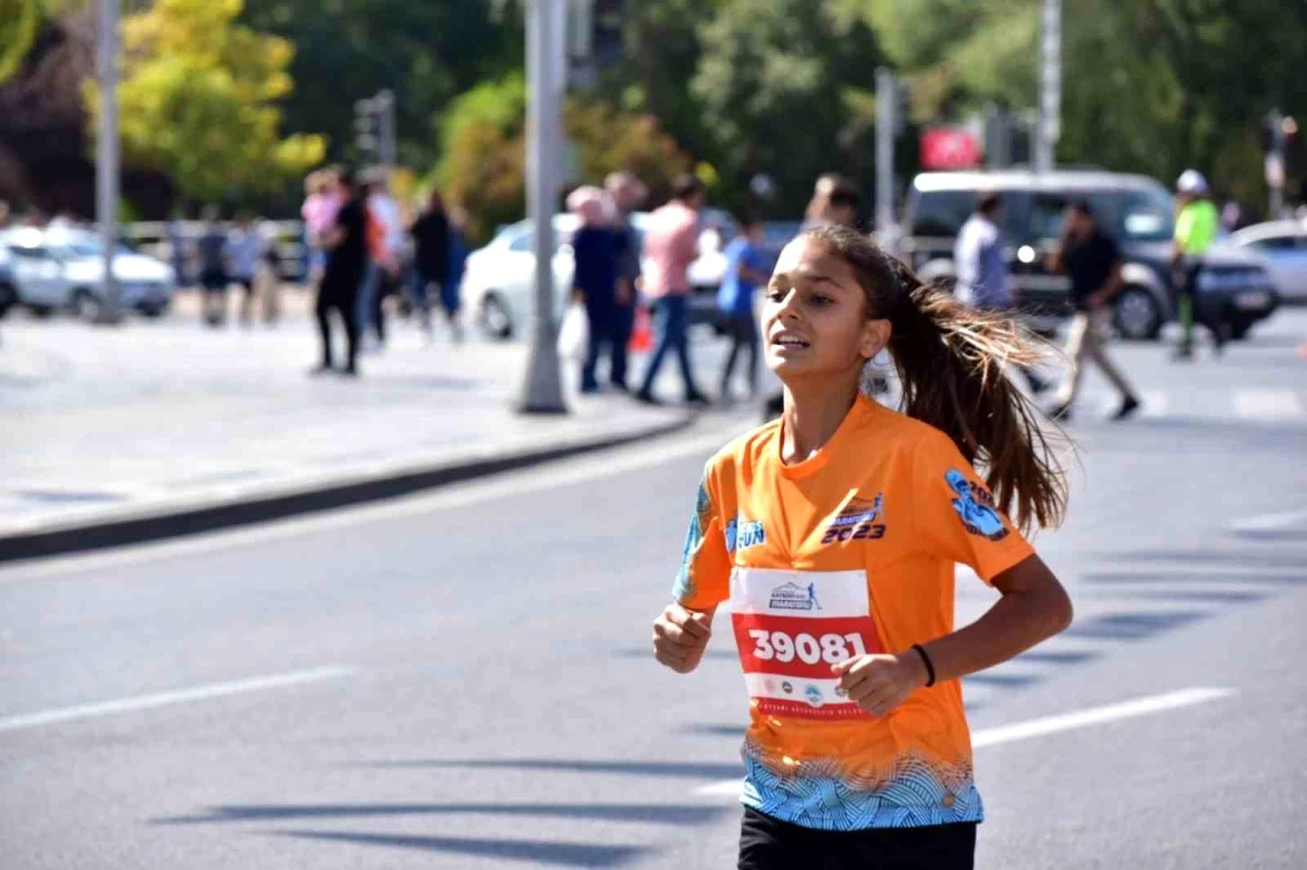 Kayseri Büyükşehir Belediyesi, Milletlerarası Kayseri Yarı Maratonu’nda Çocukları da Unutmadı