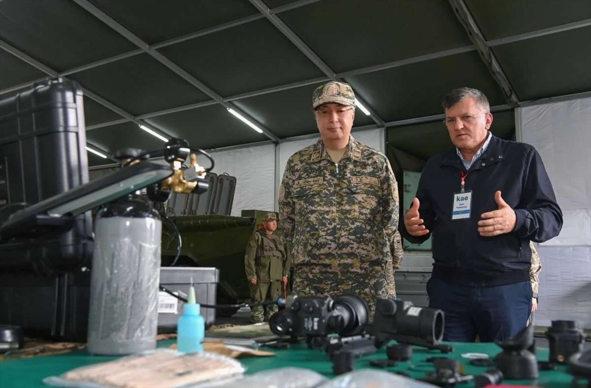 Kazakistan Cumhurbaşkanı Tokayev’e Türk savunma sanayi eserleri tanıtıldı