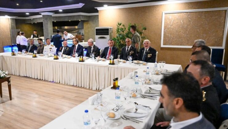 Kocaeli Valisi Seddar Yavuz, Gaziler Günü Yemeği’ne katıldı