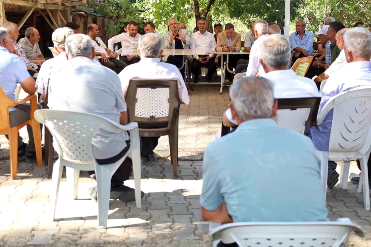 Kozan Belediye Lideri sarsıntıda ziyan gören mahalleleri ziyaret etti