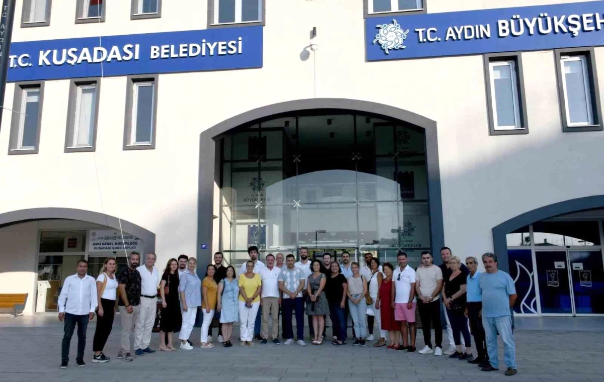 Kuşadası Belediye Lideri Ömer Günel, CHP Kuşadası İlçe Örgütü ile bir ortaya geldi
