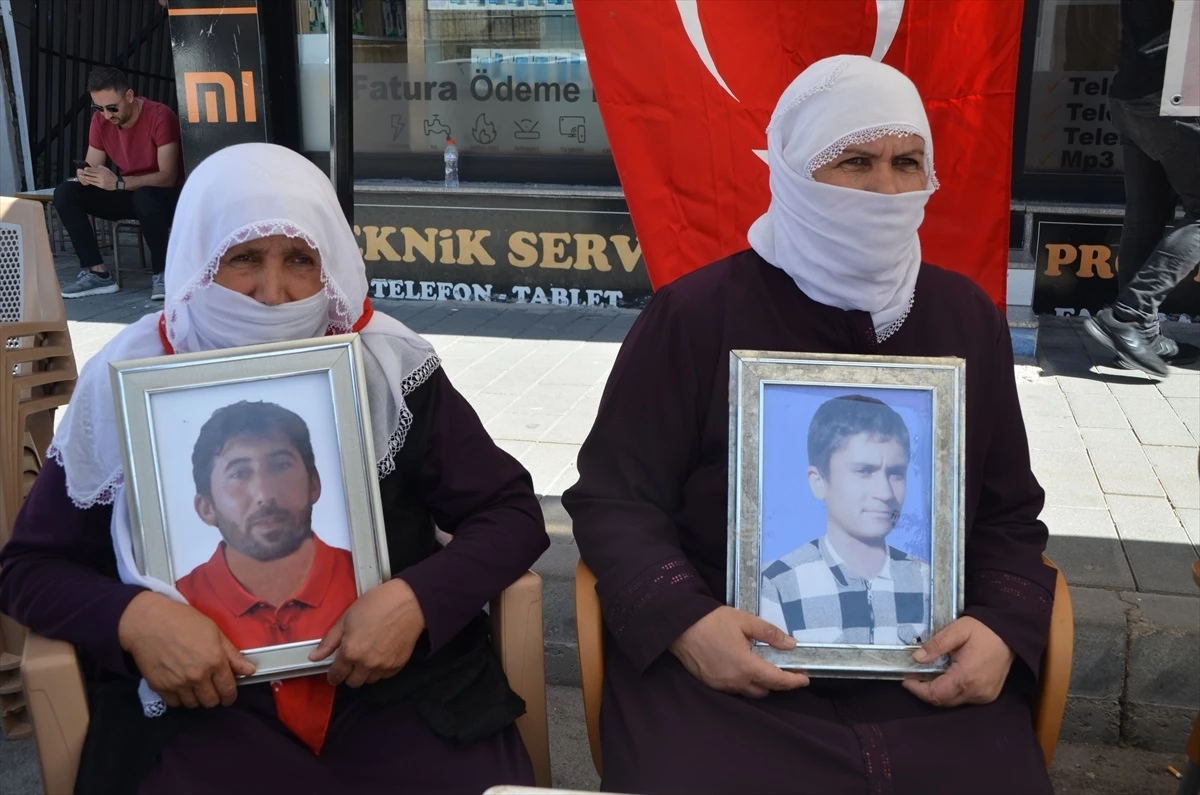 Muş’ta HDP’ye reaksiyon: Aileler oturma hareketi yaptı