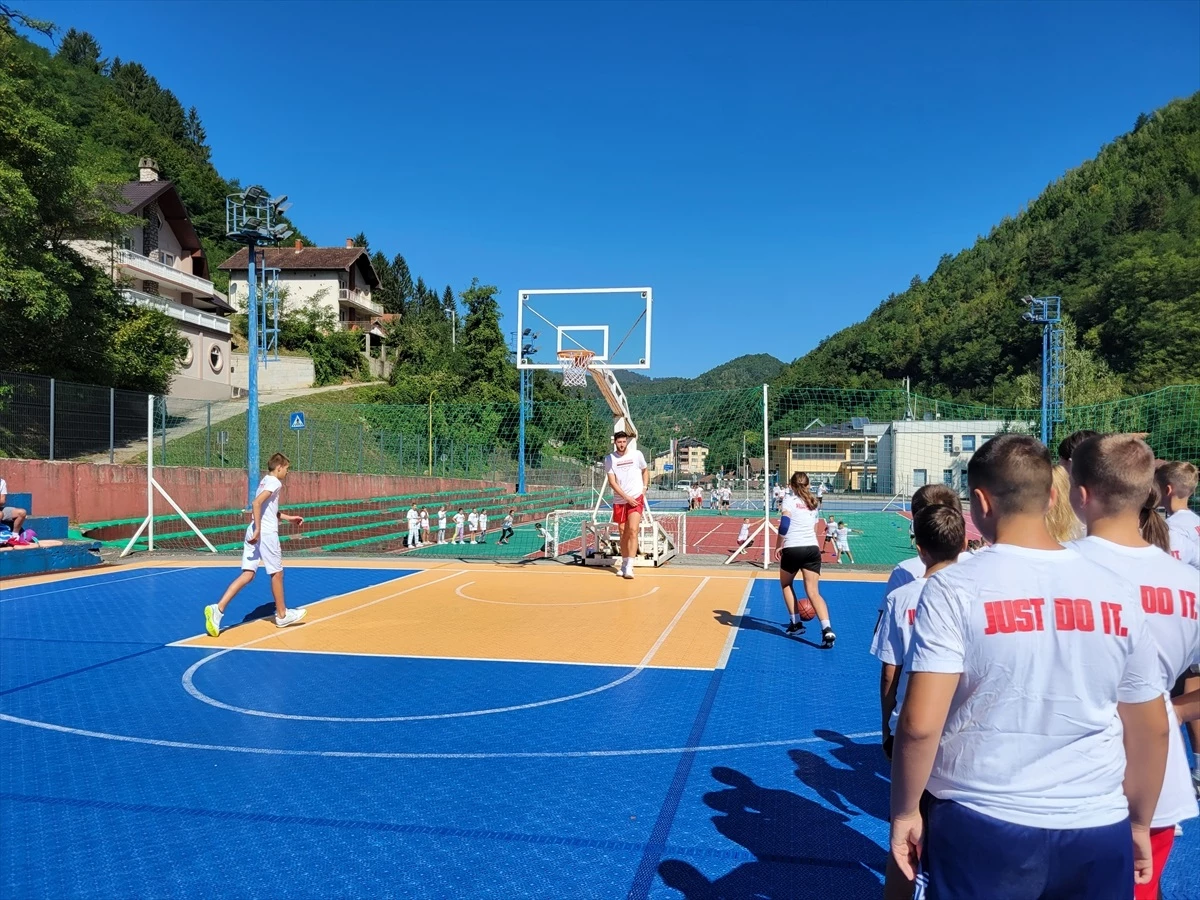NBA’li Jusuf Nurkic, Bosna Hersek’te çocuklar için basketbol kampı düzenledi