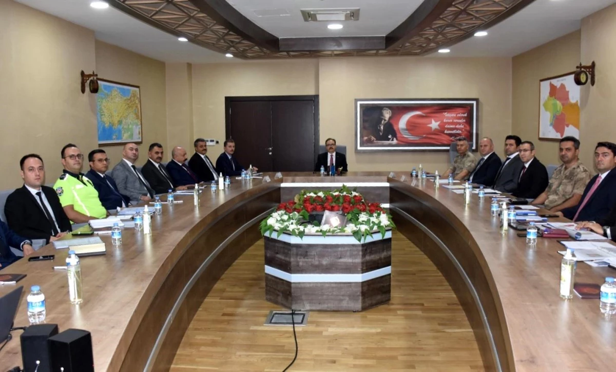 Siirt Valisi Kemal Kızılkaya, güvenlik ve asayiş uyum toplantısı düzenledi