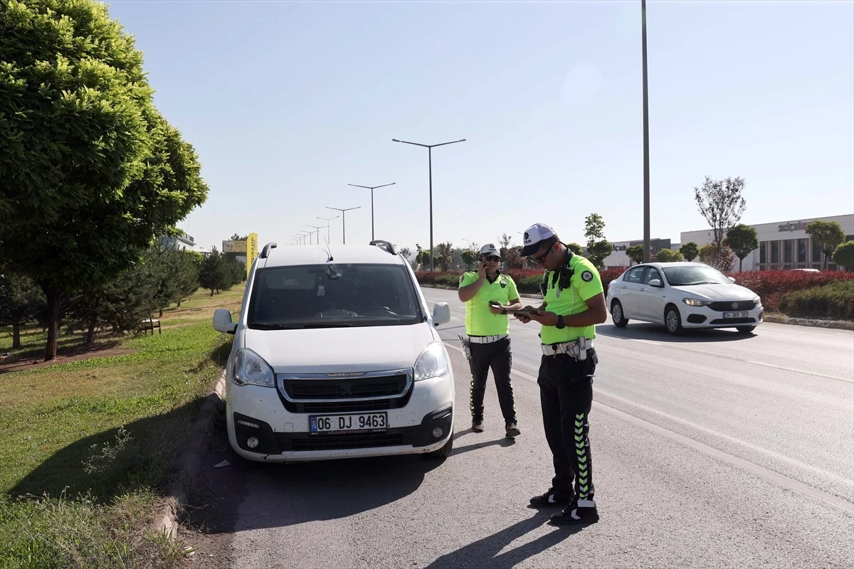 Sivas’ta Polis Uygulamasında 8 Sistemsiz Göçmen Yakalandı