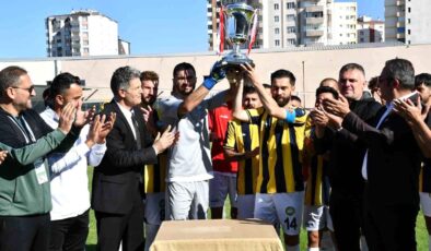 Talasgücü Belediyespor, TFF 3. Lig’e yükselme muvaffakiyetini kutladı