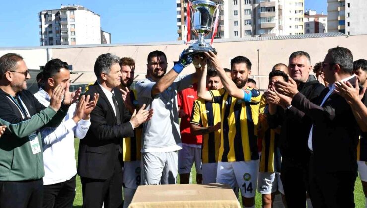 Talasgücü Belediyespor, TFF 3. Lig’e yükselme muvaffakiyetini kutladı